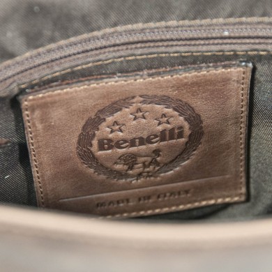 Shoulder bag in leather Shoulder bag in leather