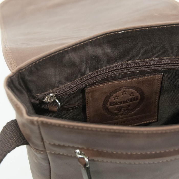 Shoulder bag in leather