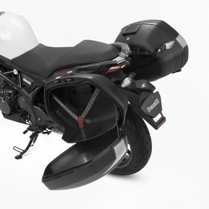 Kit borse laterali SHAD con attacchi per BN302 Kit borse laterali SHAD con attacchi per BN302