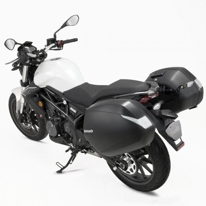 Kit borse laterali SHAD con attacchi per BN302 Kit borse laterali SHAD con attacchi per BN302